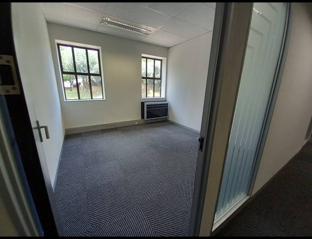 631M² OFFICE TO LET IN BRYANSTON